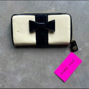Betsey Johnson Tuxedo Bow-Tie Wallet - NEW 🎀